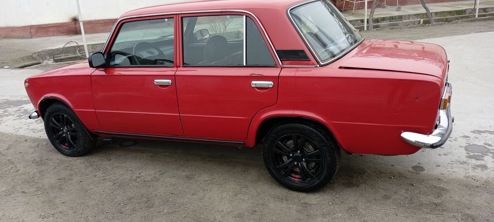 Vaz 2101 sotiladi