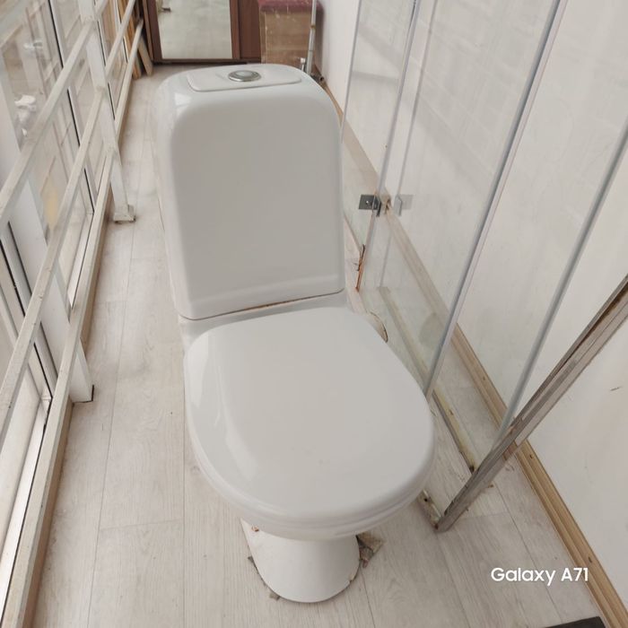 Продам унитаз туалет