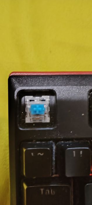 Vând tastatura gaming mecanica KG953W