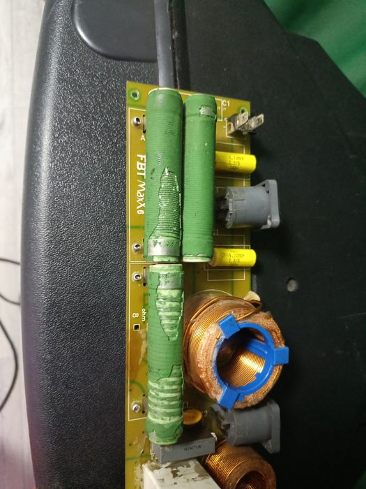 Vând o boxa fbt max 6 cu componente din poza