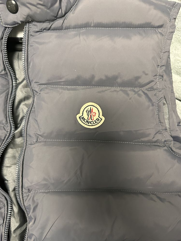 Жилет под Moncler