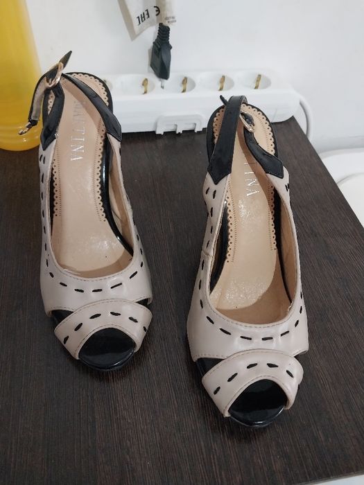 Срочно продаются  босоножки