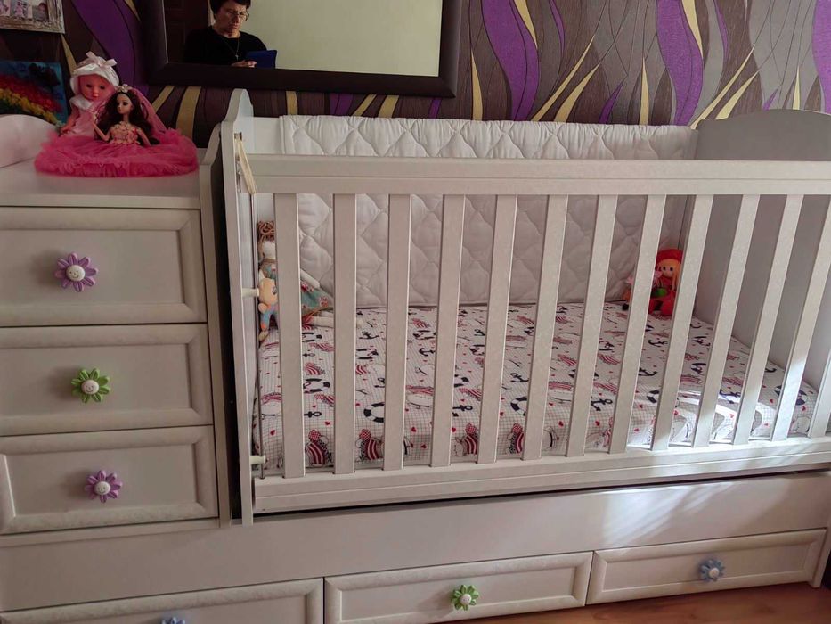 Продават се бебешки атрибути.