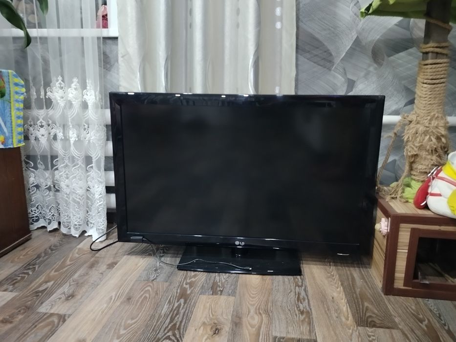 продам телевизор LG