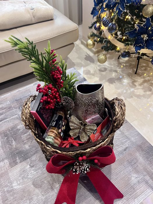 Коледни кошници за подарък