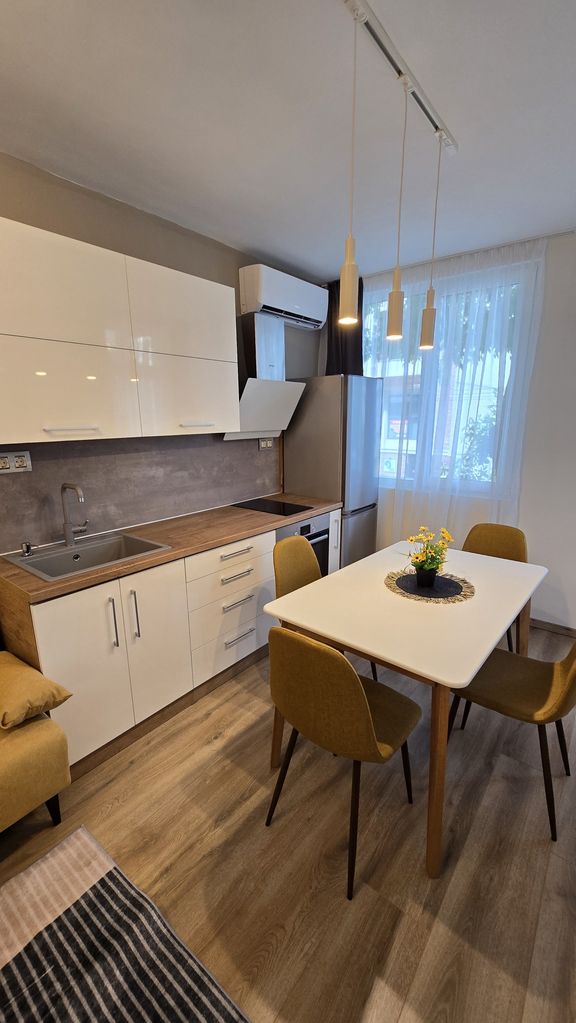 Дава се под наем Тристаен апартамент в Варна, Общината - 70 кв.м за 765 € - Снимка #2
