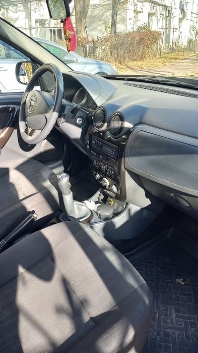 Vând Dacia Duster an 2011