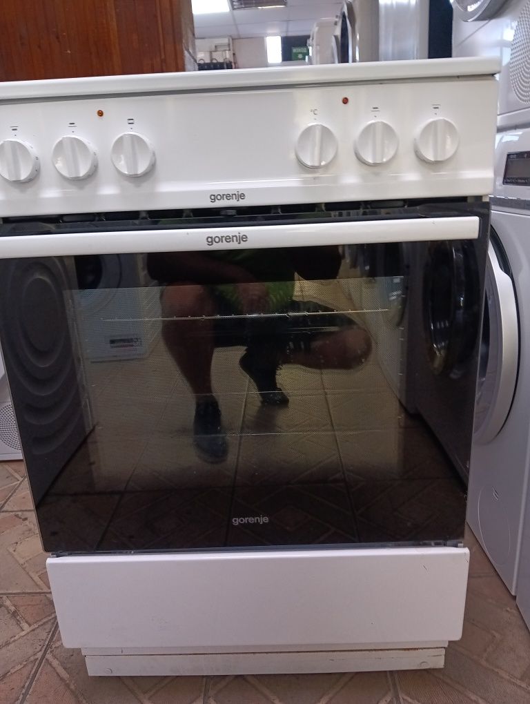 Свободно стояща печка с керамичен плот Gorenje 2 години гаранция!