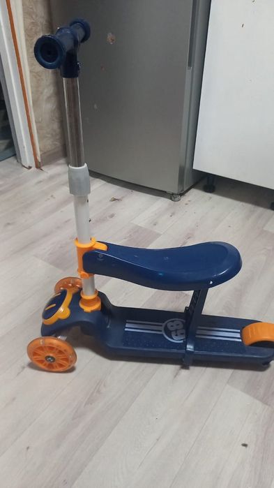 Продам самокат срочно.