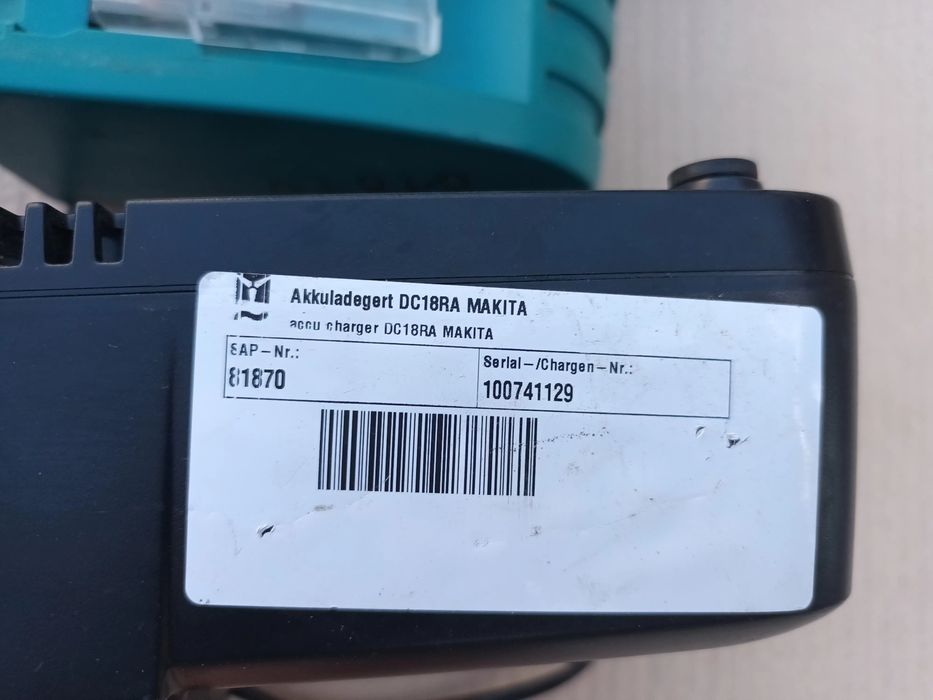 Vând  încărcător rapid Makita original