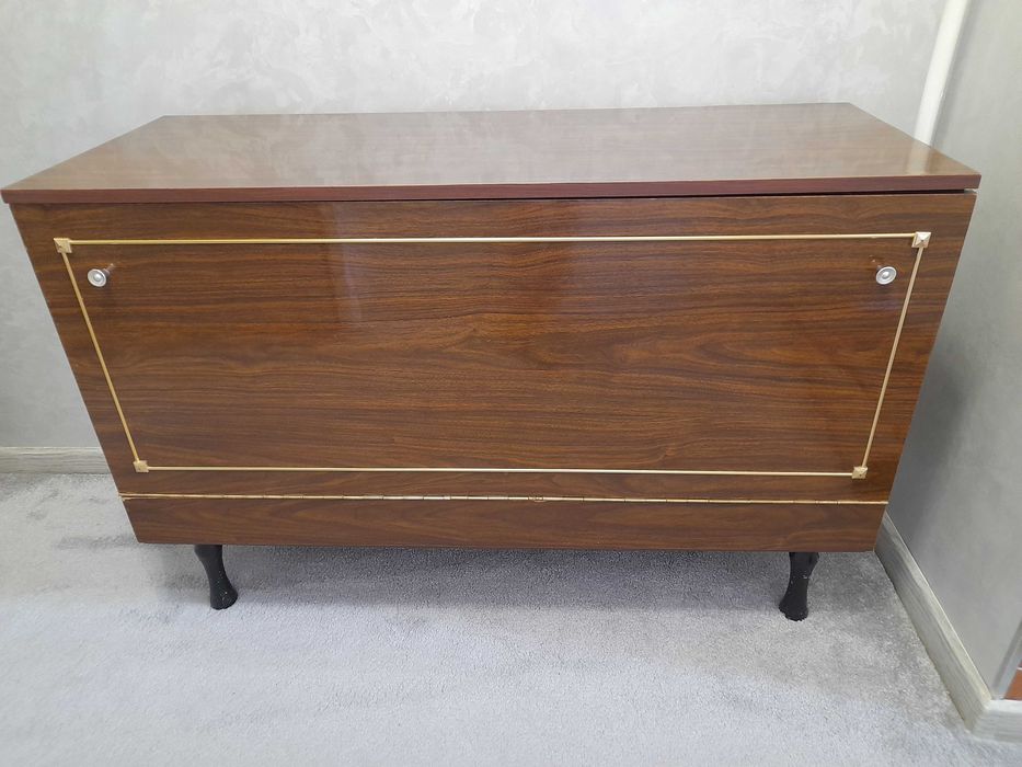 Большая тумба для белья.