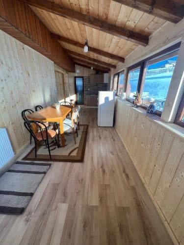 Închiriez cabană la Marisel