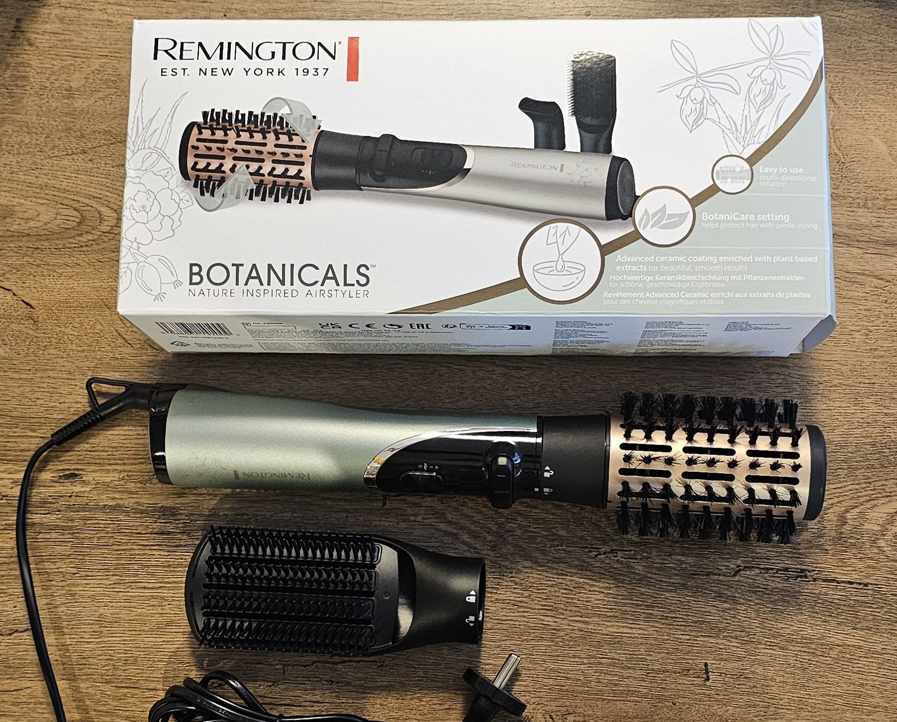 Въртяща се
Четка за сушене и стилизиране Remington AS5860 Botanicals