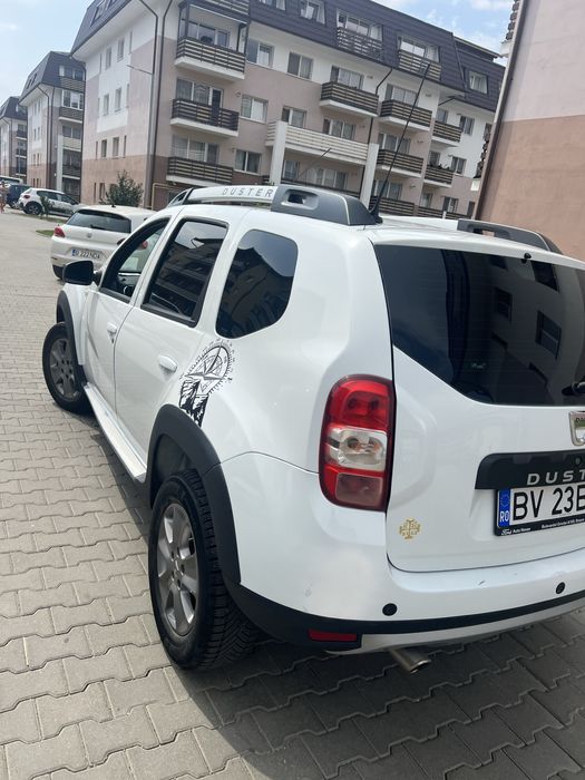 Se vine Dacia Duster