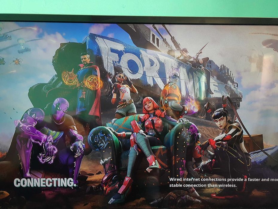 Xbox One S + Fortnite Battle Royale Launch Edition All, бял, с 4K UHD