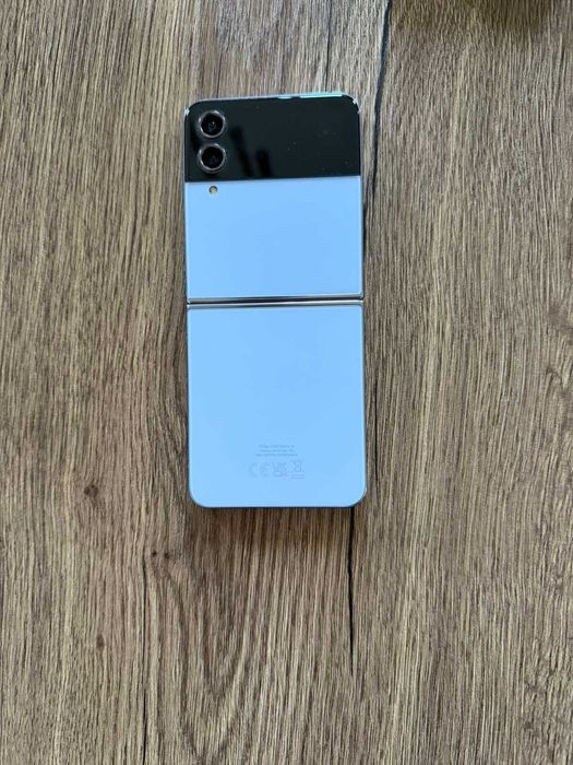 Samsung Galaxy Z Flip 4