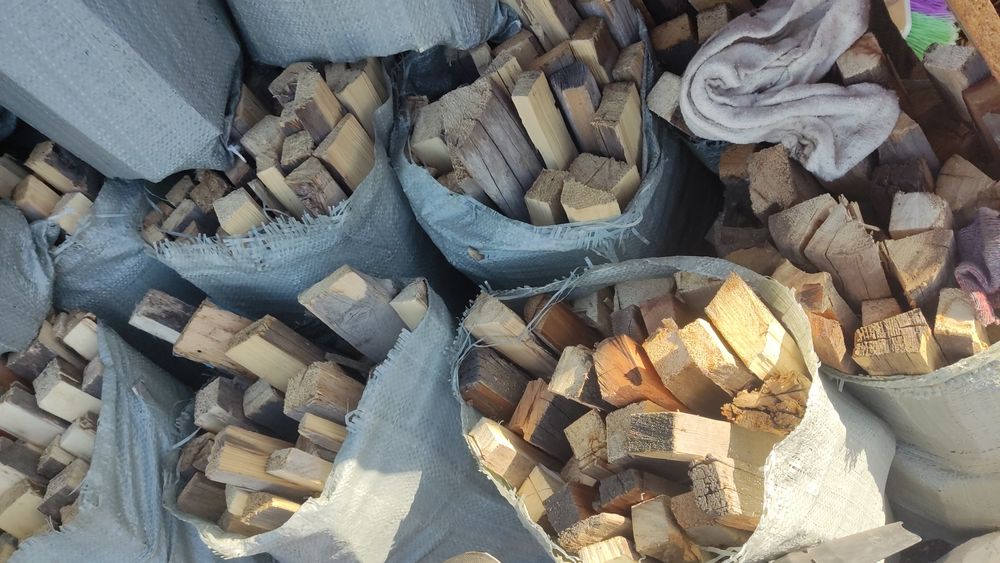 Дрова, уголь в мешках