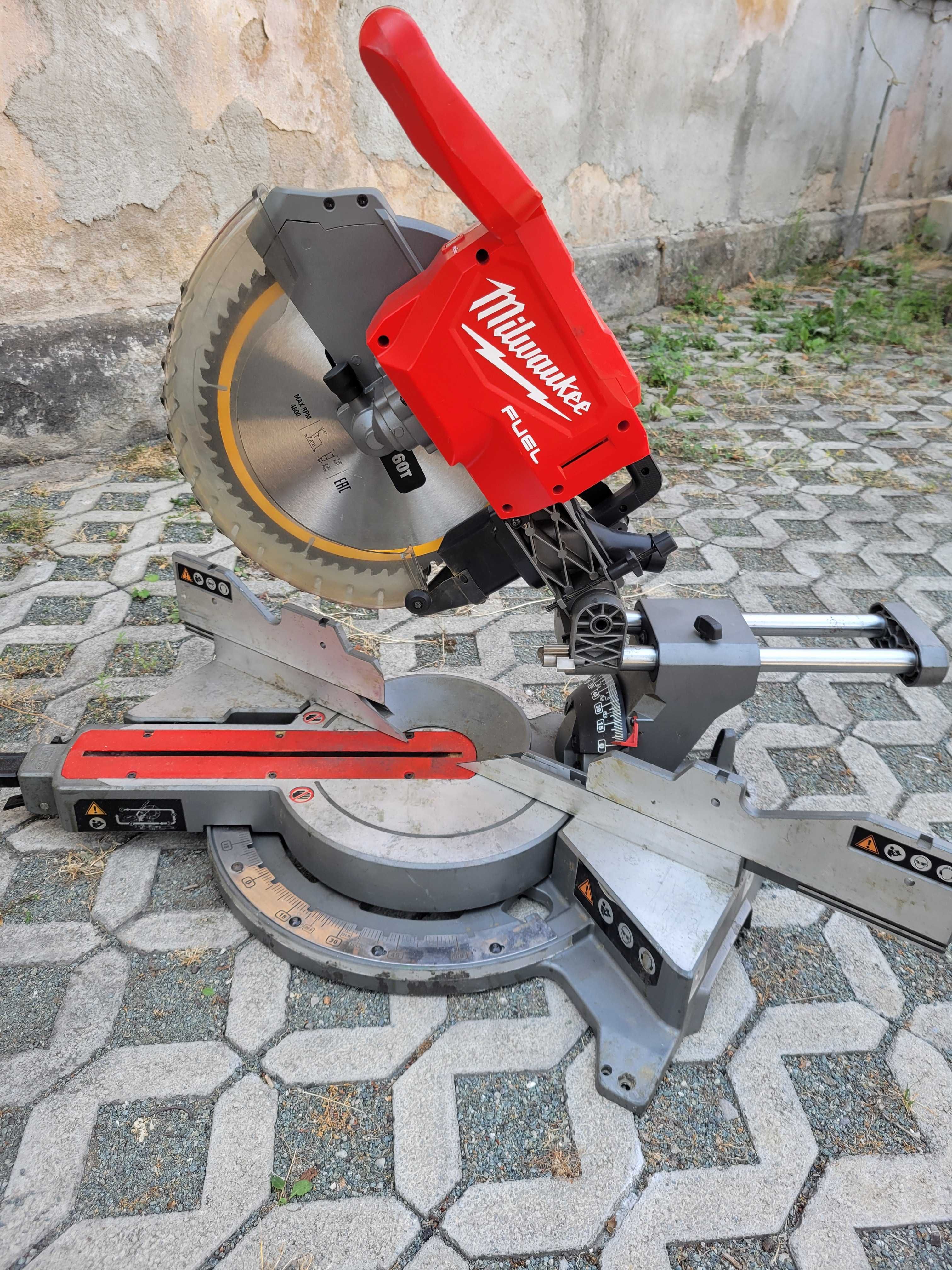 Настолен циркуляр пендула на 18волта батерия Milwaukee M18 FMS 305mm д