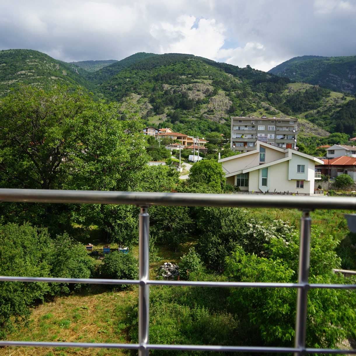 Студио Мансарда за гости Уют в Карлово с Прекрасен изглед към Балкана