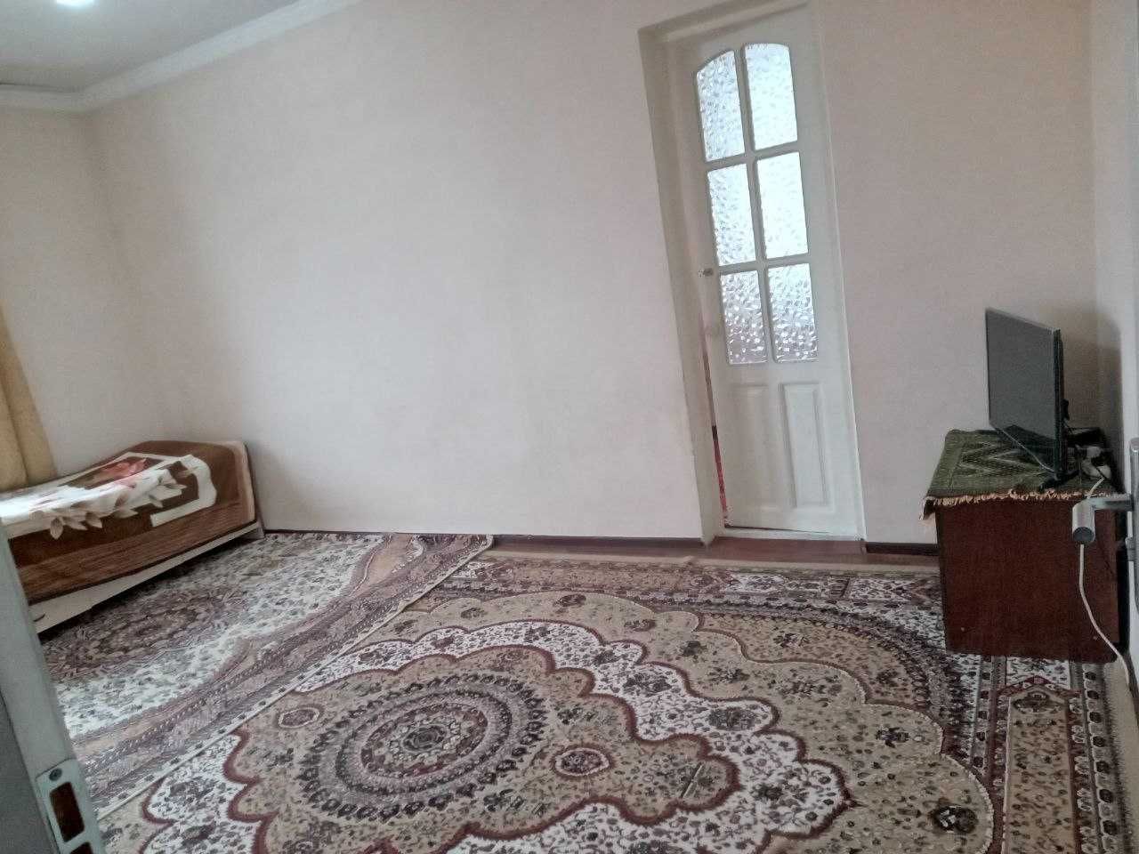 СРОЧНО !! Продается квартира в Яшнабаде 1/5/5 ( 40 кв/м ) Асалобод 2