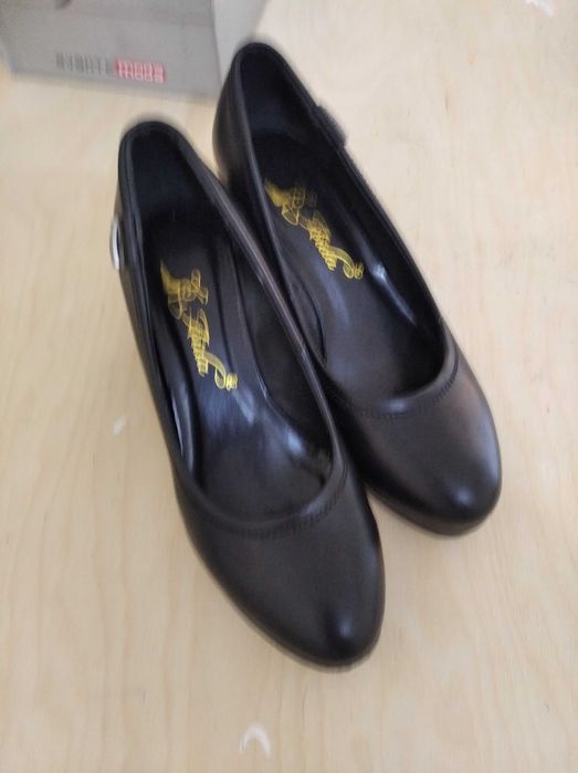 Женская обувь - туфли, сапоги, шлепки, кроссовки размер 38