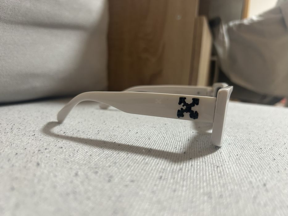 ochelari de soare off white