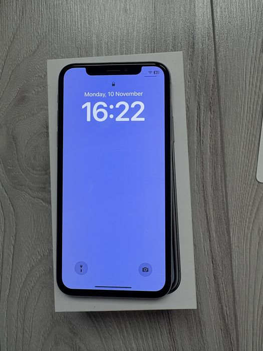 iPhone X, Silver, 64 GB - пада му батерията - с оригиналната кутия