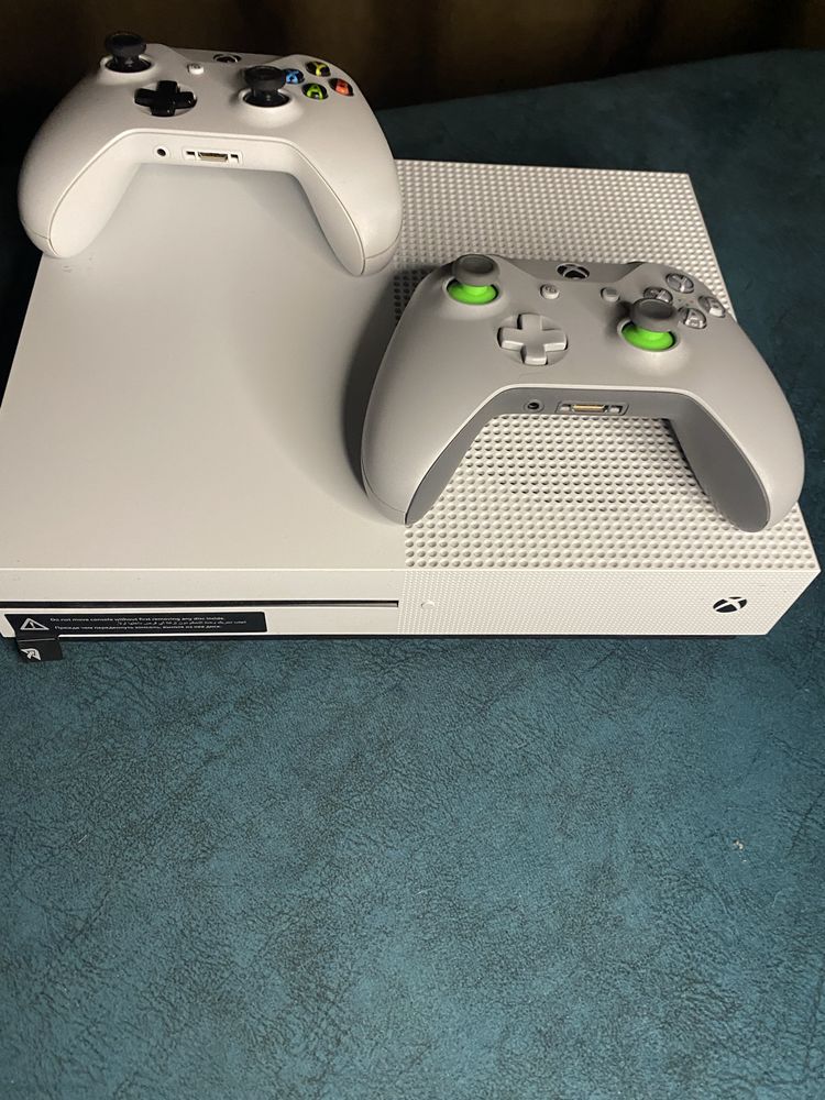 Xbox one s в хорошем состоянии
