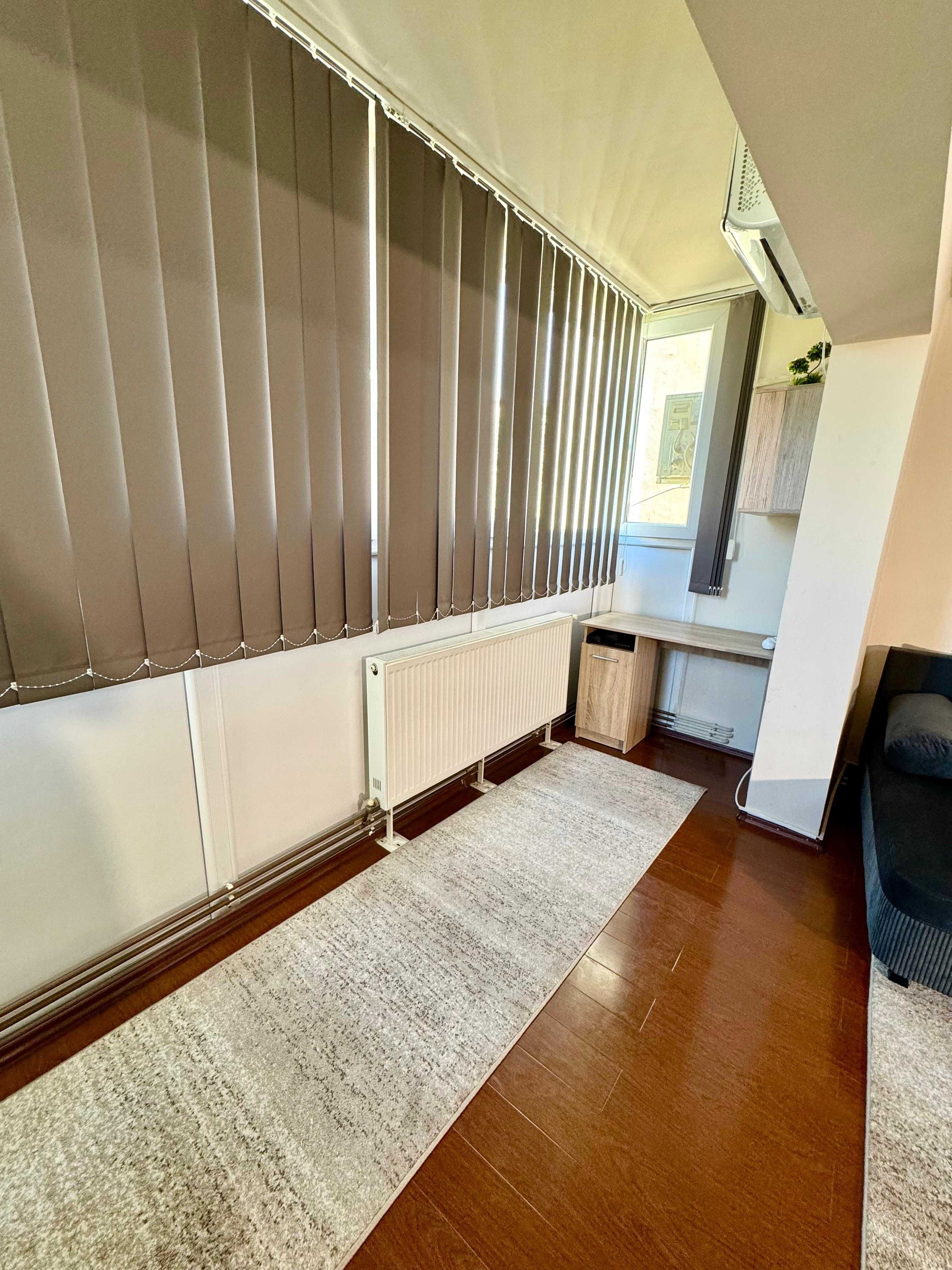 Apartament de vanzare, complet utilat si mobilat, în zona Shopping Cit