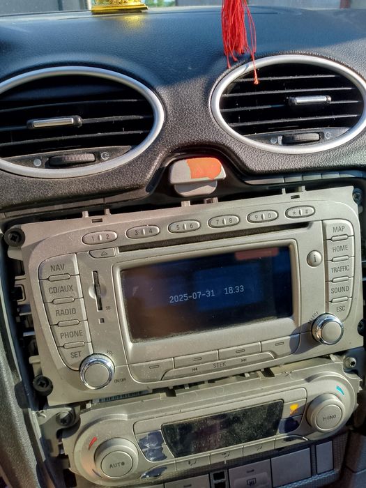 Casetofon display original cu tot cu rama adaptoare Ford focus 2 2008