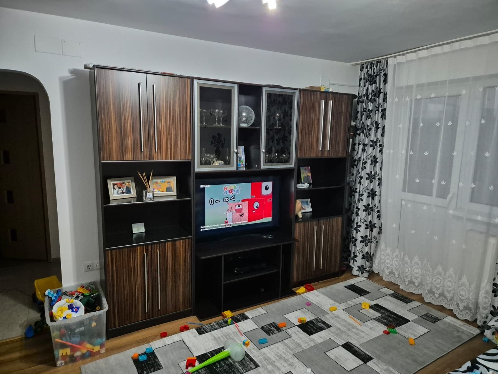 Vând apartament 2 camere,et2, zonă centrală ,Aleea Constructorilor,