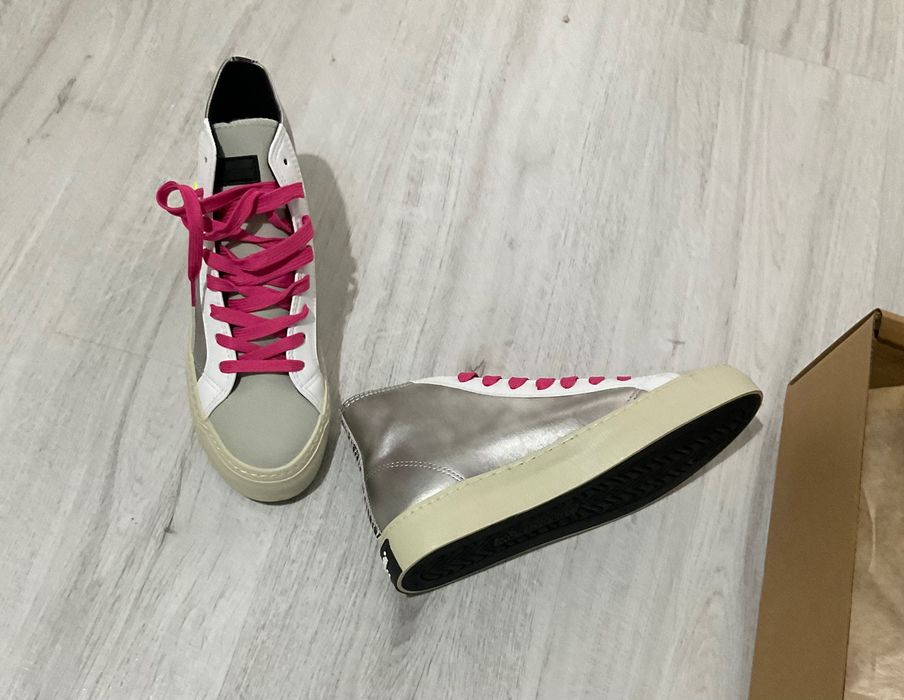 Нови сребристи кецове