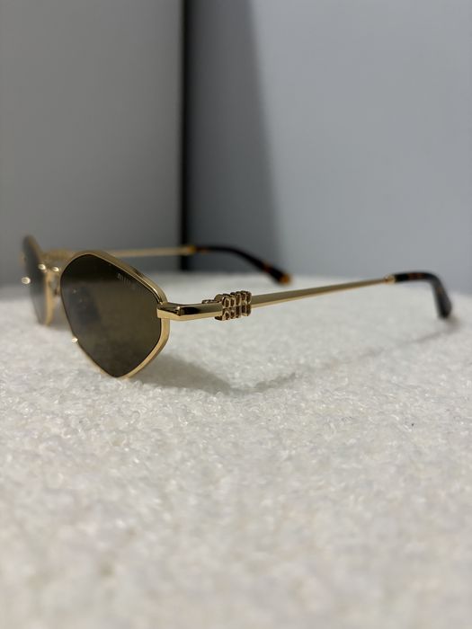 Miu miu слънчеви очила