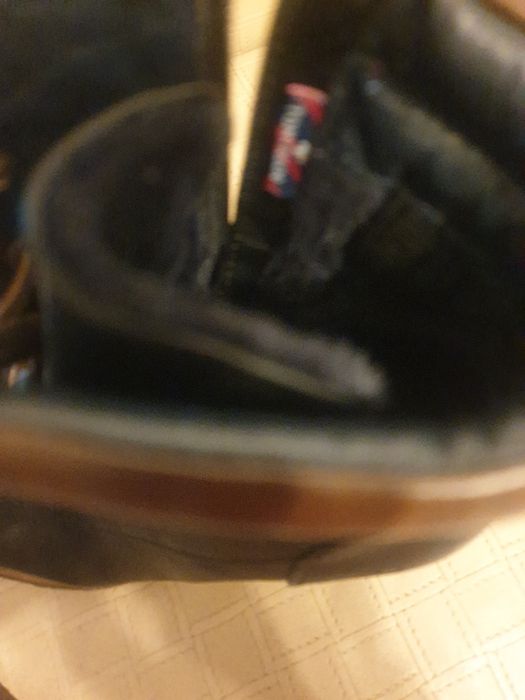 Ghete piele sint noi nu sunt purtate