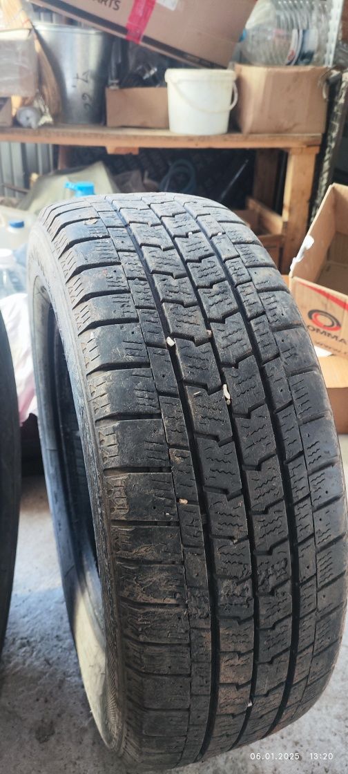 4 броя бусови гуми 215/65/15 104/102/T