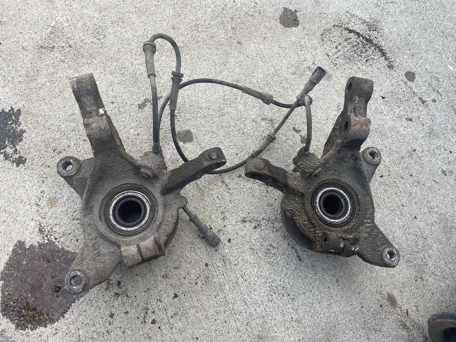 Fuzeta stanga / dreapta fata Renault Scenic 1 / rulment / butuc