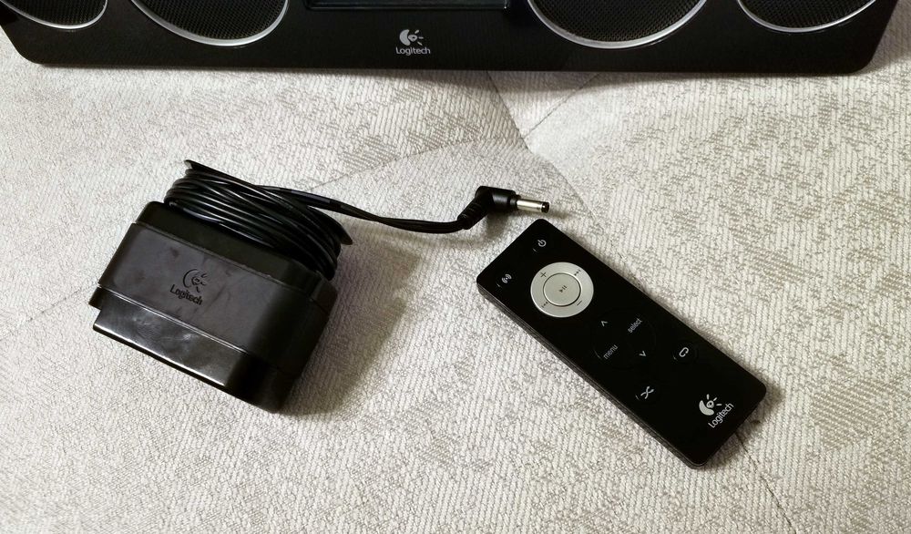 LOGITECH Pure Fi Anywhere 2 cu telecomanda Iphone