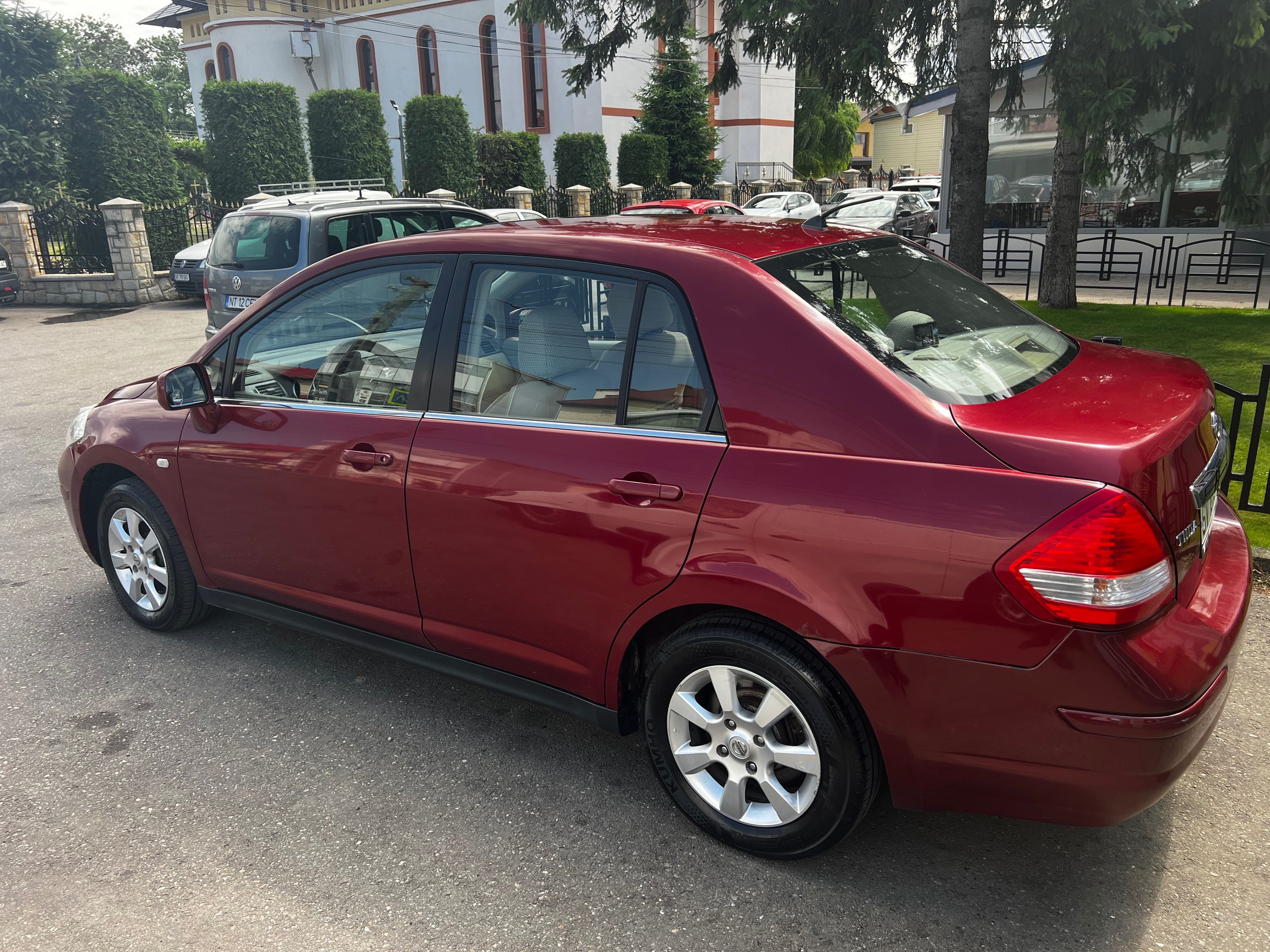 Vând Nissan TIIDA