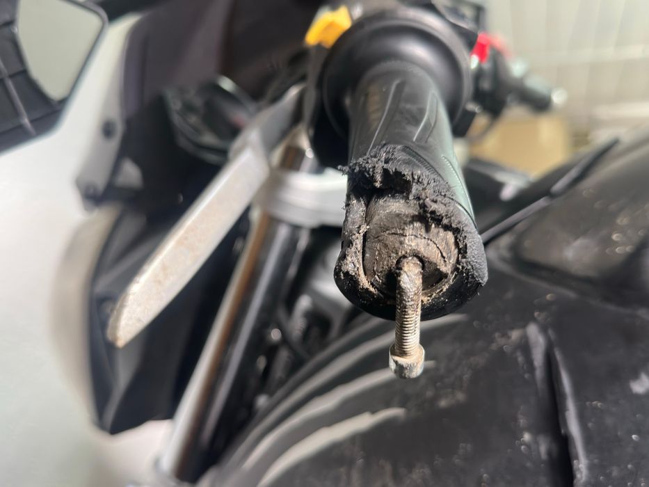 Vand suzuki gsr 600 usor avariat