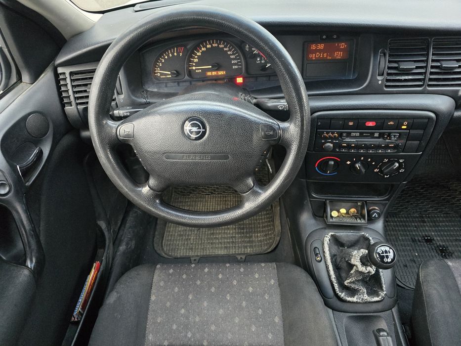 Opel Vectra benzină 1.6 16 v euro 4 Climă distribuție revizii la zi !