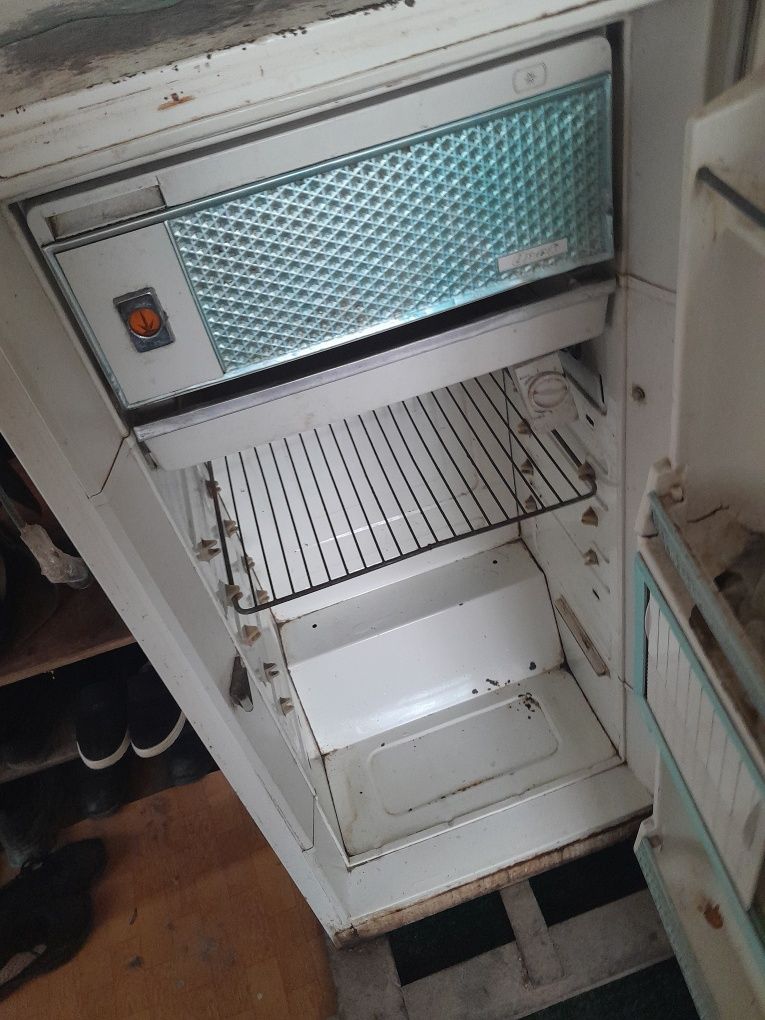 Холодильник Сотилади!