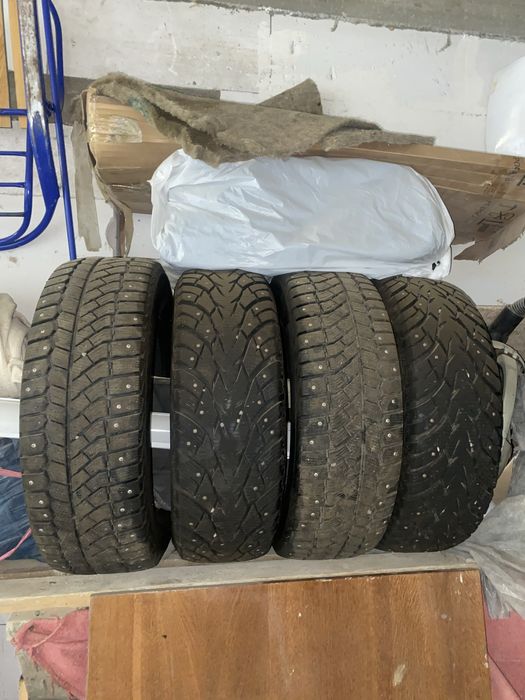 Зимние шипованные шины 215/60/R16