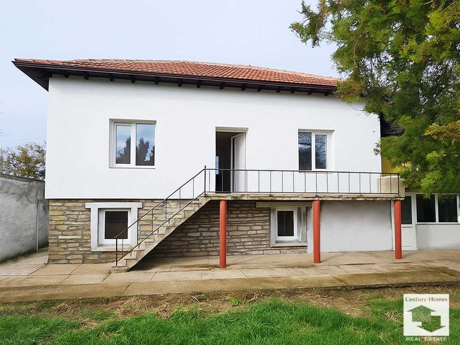 140330 Напълно реновирана къща, с гараж и равен двор, в с. Дъскот