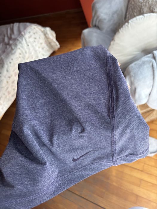 Nike спортен потник размер S с гол гръб