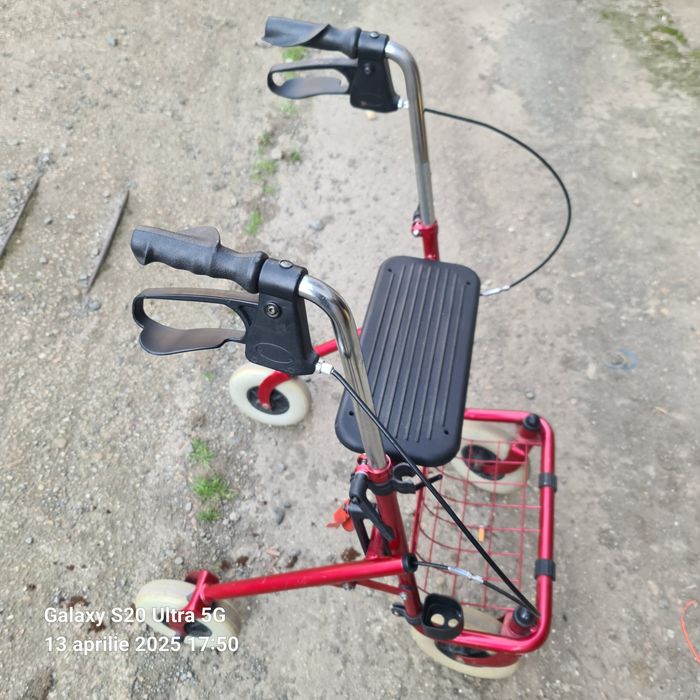 Cărucior persoane virstice