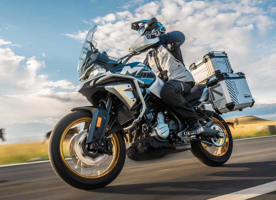 Туристический мотоцикл CFmoto 700 MT турэндуро эдвенчер
