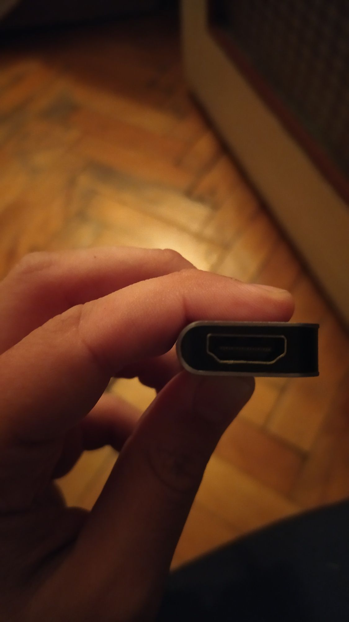 USB hub. USB type C към HDMI