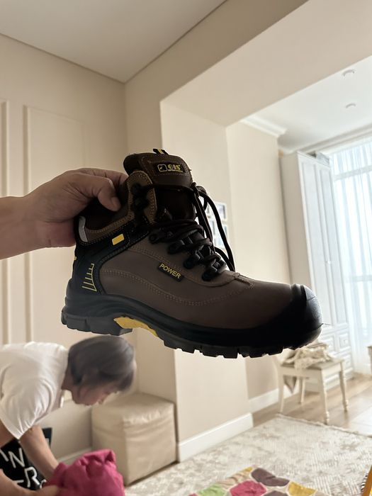 Продам спец обувь рабочие новые