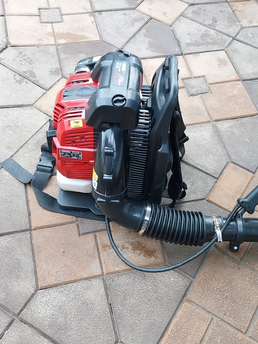 Suflanta de frunze GeoTech  BBP 4-760 cu motor în 4 timpi , noua