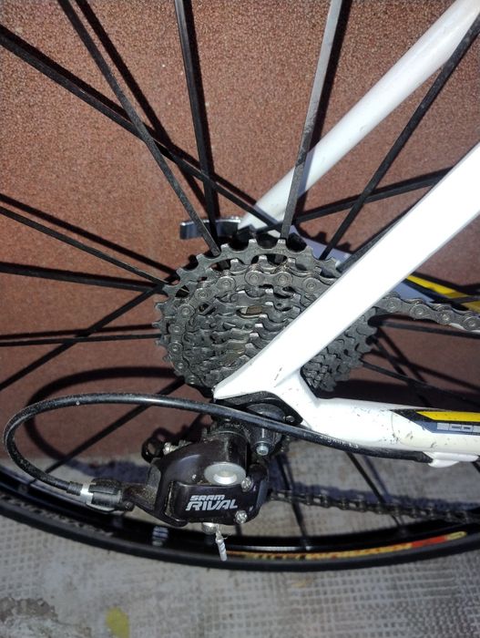 Vând bicicleta cursiera